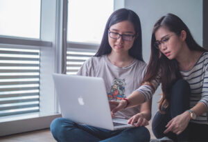 Students collaborating during online learning